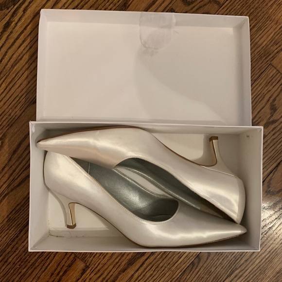 Dyables Gala White Satin Closed Toe Heel - Picture 4 of 9